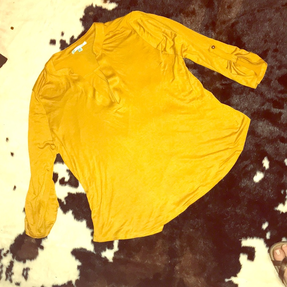 Mustard yellow 3/4 sleeve top! 🌞